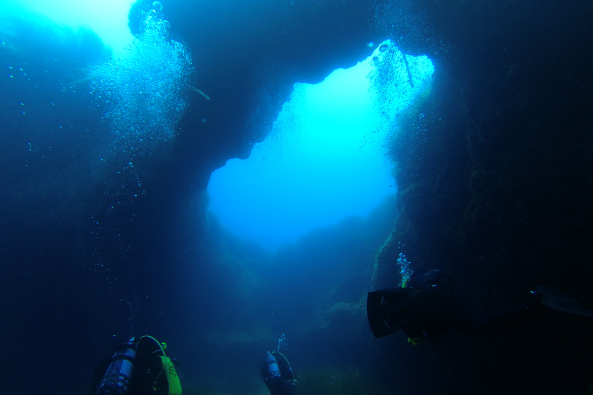 Cirkewwa arch dive spot