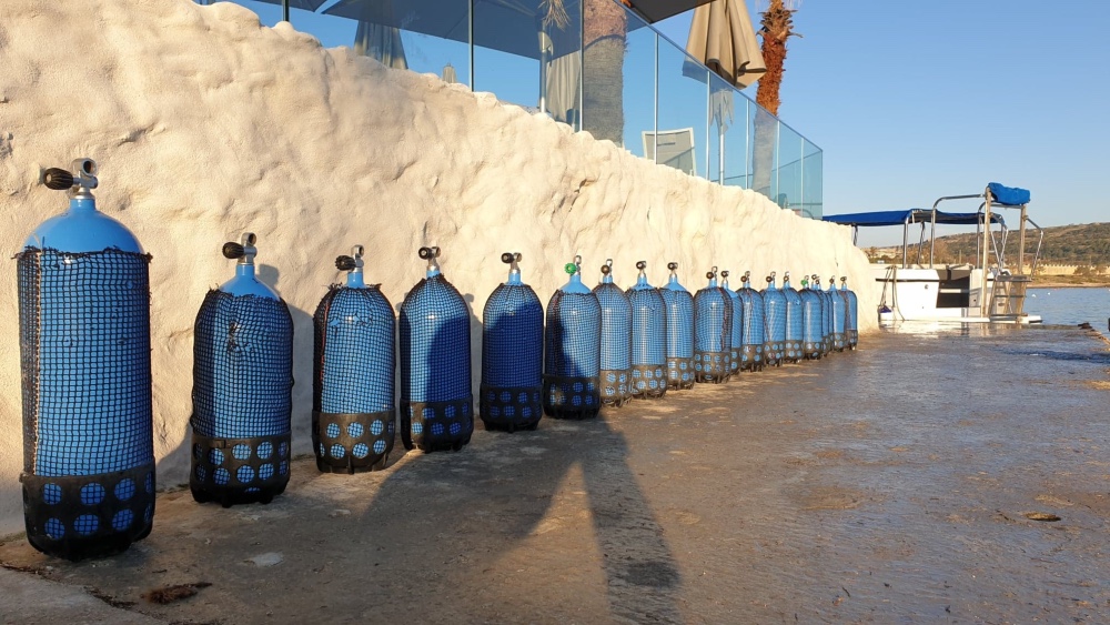 scuba tanks ready for dive