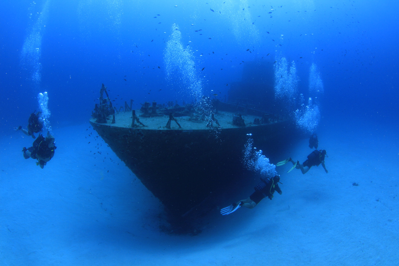 shipwreck under water